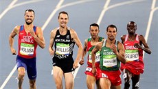Jakub Holua (vlevo) v semifinálovém olympijském závodu na 1500 metr. (19....
