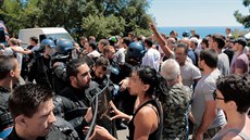 Pi potyce na Korsice byli zranni tyi lidé. Do následných protest proti...