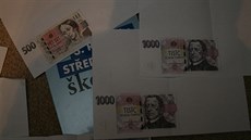 Okopírované bankovky nalezli policisté v uebnicích i seitech.