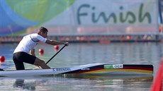 Sebastian Brendel vítzí v rozjíce na kilometrové trati na olympijských hrách...