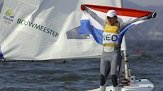 Marit Bouwmeesterová z Nizozemska slaví v Riu olympijský triumf ve třídě Laser...