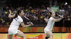 Japonské badmintonistky Misaki Macutonová (vpravo) a Ajaka Takahašiová ovládly...