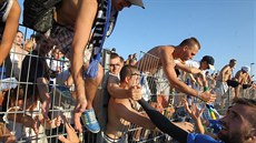 Fanouci Baníku Ostrava dkují  fotbalistm za výhru,