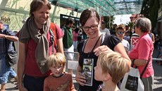 Miliontými náv�t�vníky pra�ské zoo se letos stala rodina Omerových ze V�enor...