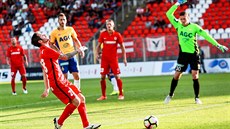 Momentka z utkání Brna (ervená) a Teplic