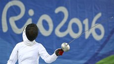 Moderní pětibojařka Barbora Kodedová šermuje na olympiádě v Riu.