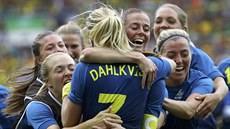 Švédské fotbalistky se radují z postupu do finále olympijského turnaje. V...