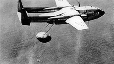 Letoun C-119 zachytil kapsli s filmem nasnímaným špionážní družicí Discoverer 14