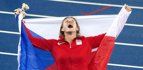 DALÍ KOV Z OLYMPIÁDY. Barbora potáková oslavuje svoji bronzovou medaili.