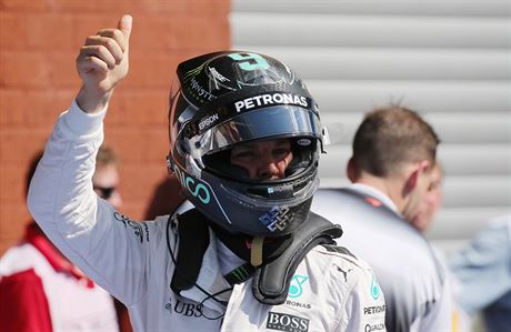 POLE POSITION. Nico Rosberg z Mercedesu vyraz z prvnho msta do zvodu...