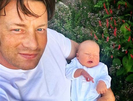 Jamie Oliver a jeho syn River Rocket.