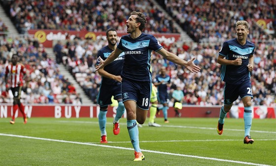 Uruguayec ve slubách Middlesbrough Christian Stuani se raduje ze vsteleného...