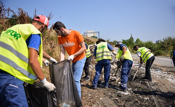 Sbírání odpadk v Kosovu.