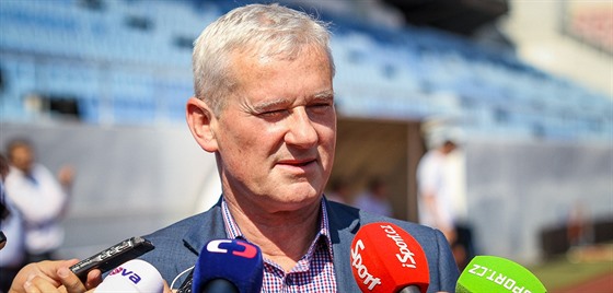 Pedseda komise rozhodích Michal Listkiewicz v rozhovoru s novinái.