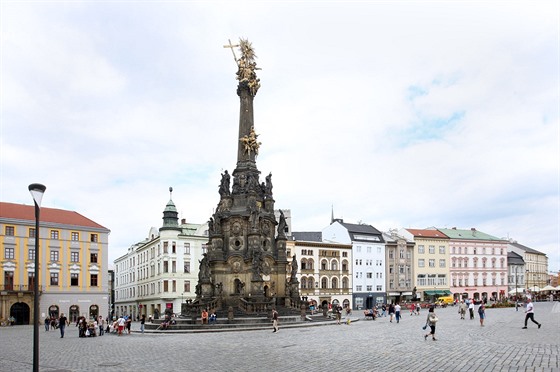 Olomoucká radnice usiluje o návrat stromů na Horní náměstí. Podle autora jeho současné podoby, architekta Jana Šépky, by ale narušily vzhled náměstí vytvářený paláci a sloupem Nejsvětější Trojice.