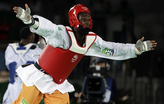 Taekwondista Cheick Sallah Cissé slaví olympijské zlato.