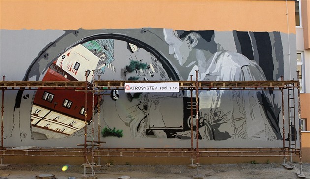 Umlci v Havlíkov Brod bhem Urban art festivalu pomalovali ze v...