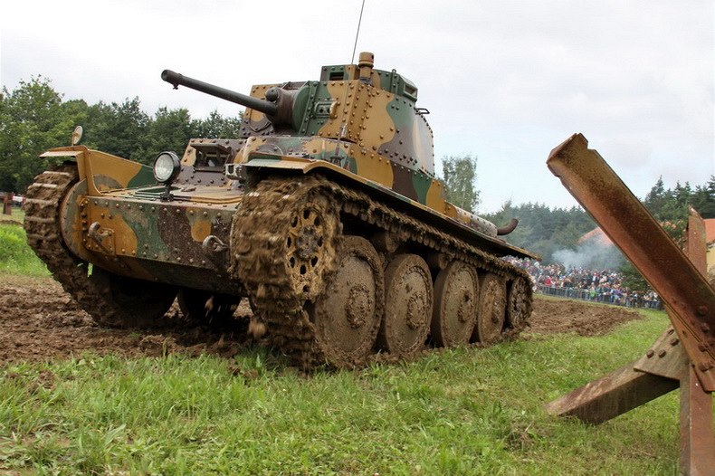 LT-38 - Panzer 38(t) - JapaneseClass.jp