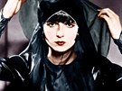 Hereka Louise Brooksová ve filmu Pandoina skíka (1929)