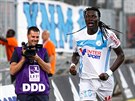 JE TAM! Bafetimbi Gomis z Marseille slaví branku v utkání s Lorientem.