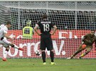 Branká AC Milán Gianluigi Donnaurumma chytil v poslední minut penaltu...