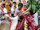 Koza v Indii bývá souástí náboenských obad. Konívá jako ob.