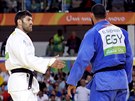 Egyptský judista Islám ahábí si na olympijském turnaji v Riu de Janeiro...