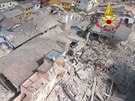 Zábry z dronu ukazují zkázu v Amatrice.