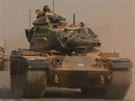 Turecké tanky míí do Sýrie.