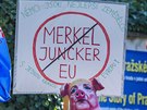 Protesty na Praném most bhem praské návtvy Angely Merkelové (25. srpna...