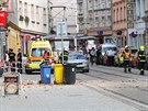 V olomouck� ulici v centru m�sta se na chodn�k z��til kus zdi domu.