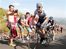 Alejandro Valverde (v bílém) a Leopold König bhem osmé etapy Vuelty.