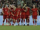 Nmecké fotbalistky slaví gól do sít védska ve finále v Riu.