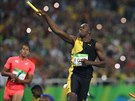 ZASE ZLATO. Usain Bolt slaví triumf ve tafet na 4x100 metr v Riu.