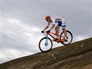 Biker Jaroslav Kulhavý bojuje na trati olympijského závodu v Rio de Janeiru.