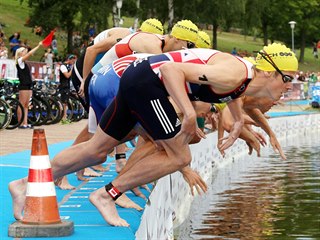 Jonathan Brownlee na trati karlovarského triatlonu