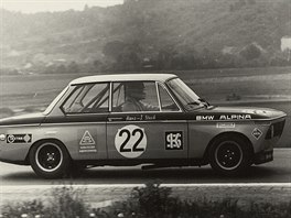 Hans Stuck na starm brnnskm okruhu za volantem BMW Alpina 2002