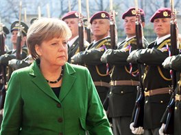 Angela Merkelová přichází na Úřad vlády (3. dubna 2012).
