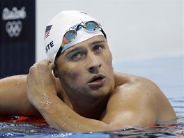 Americk plavec Ryan Lochte sleduje svj as v olympijskm baznu. V Riu se...