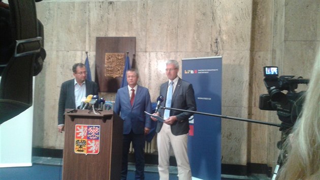 Ministr zdravotnictv� Svatopluk N�me�ek na tiskov� konferenci (25.8.2016).