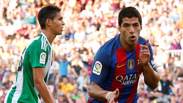 Luis Surez z Barcelony naszel Realu Betis ti gly a vrazn se podlel na vhe 6:2.