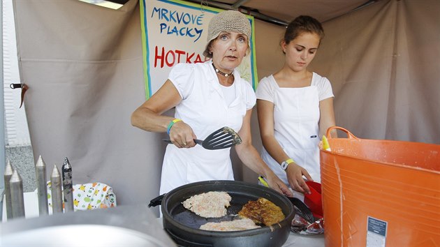 Nvtvnci Mrkvancobran mohli ochutnat i jin pokrmy z mrkv, napklad placky nebo mrkve v rohlku.