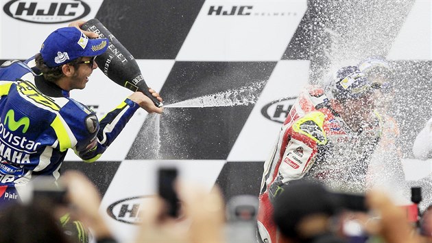 Závod královské třídy MotoGP na brněnské Velké ceně vyhrál Brit Cal Crutchlow před italskou legendou Valentinem Rossim.