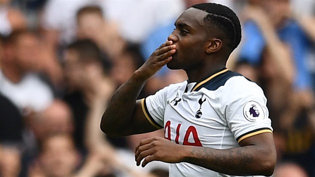 VYROVNNO. Danny Rose oslavuje vyrovnvac gl. Jeho Tottenham tak hrl s Liverpoolem doma 1:1.