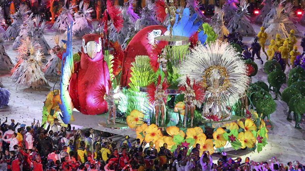 Samba na závěrečném ceremoniálu, který ukončil olympiádu v Riu de Janeiru.