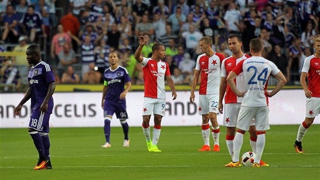 Slavia rozehrv po inkasovanm glu na hiti Anderlechtu.