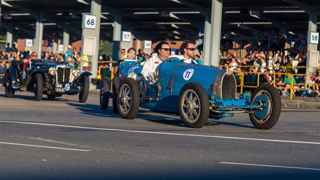 Slavné Bugatti na trati městské supererzety