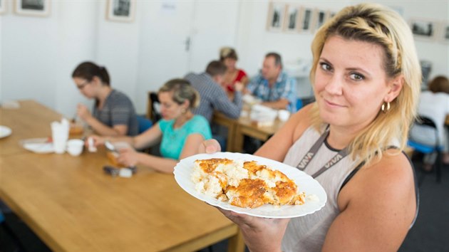 Obědy inspirované recepty z baťovské éry mají tento týden na talíři také zaměstnanci zlínské Kovárny Viva.