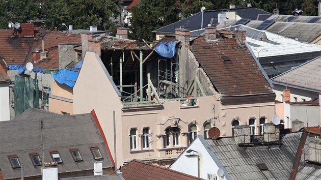 V centru Olomouce se ve stedu 24. srpna 2016 na chodnk ztil kus zdi domu, vt st sutin se pak sesunula na pdu (pohled z jednoho z okolnch dom o den pozdji).