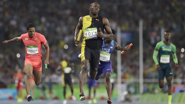 Usain Bolt (uprosted) na trati tafety na 4x100 metr v Riu.